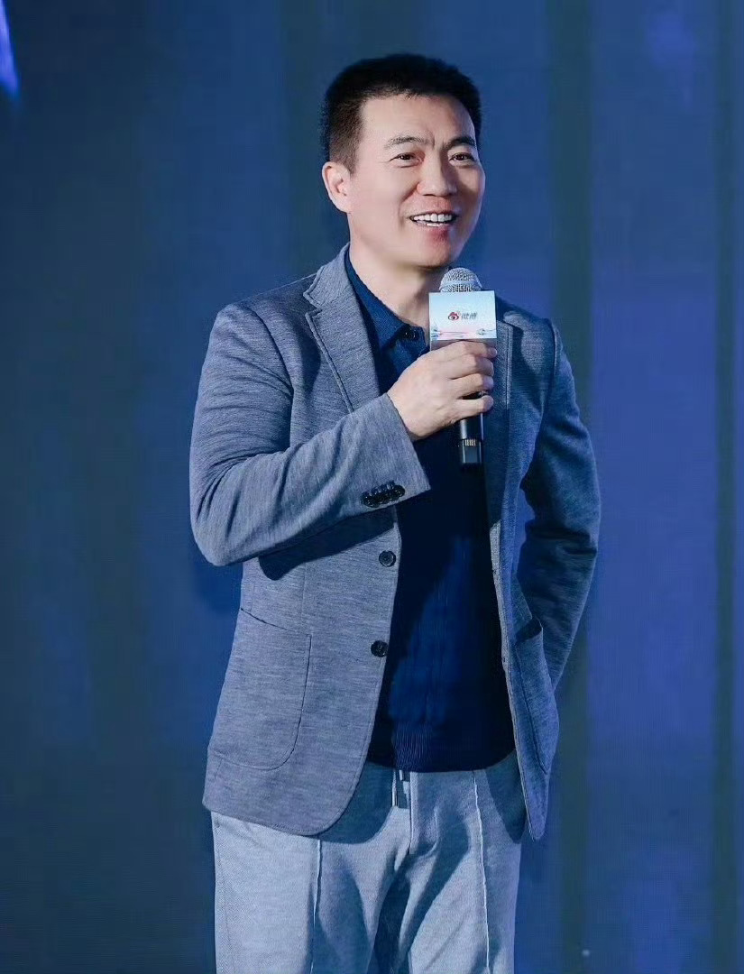 黄健翔调侃AI根本不懂球名嘴黄健翔直言AI算不上真正懂球，它只能机械整理历史数据