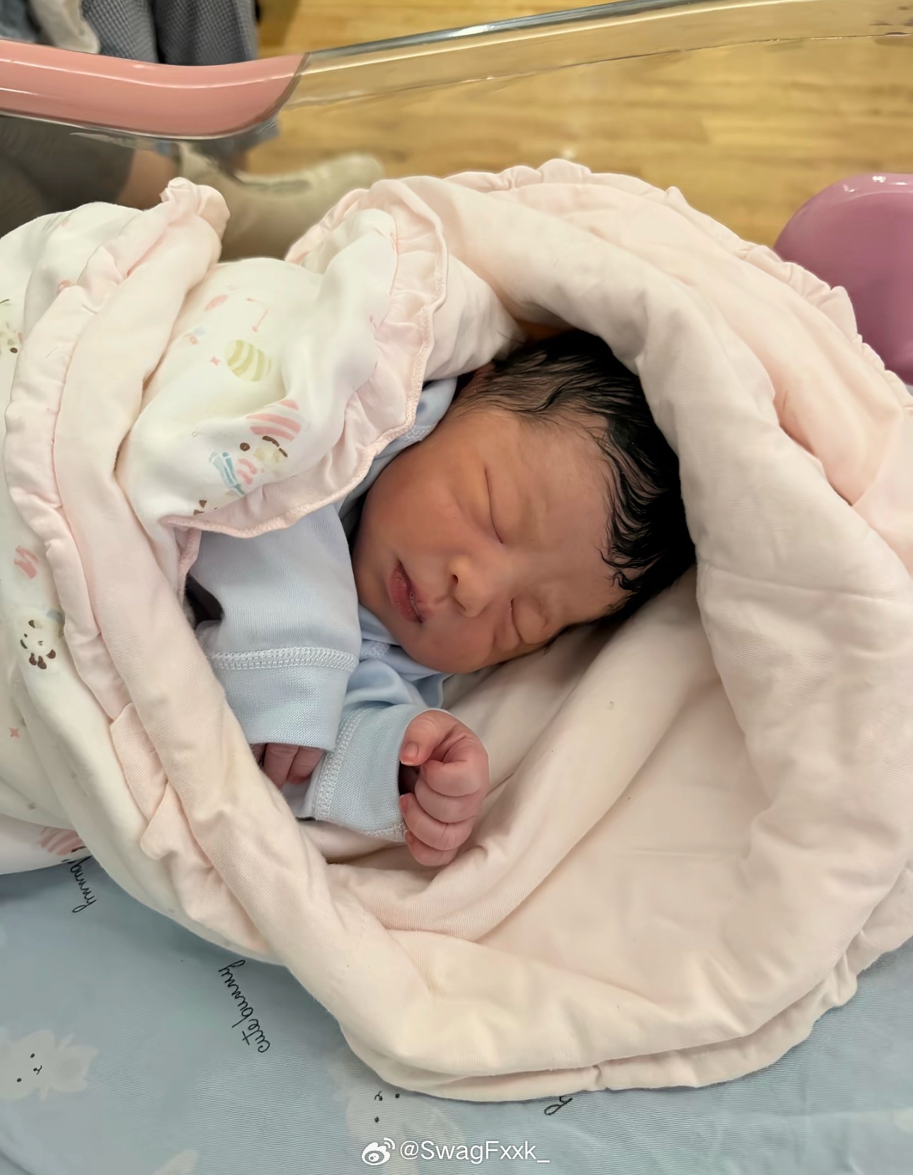 幸福！KnowKnow和Paris都晒出大量二胎宝宝照片，儿女双全啦！Knowk