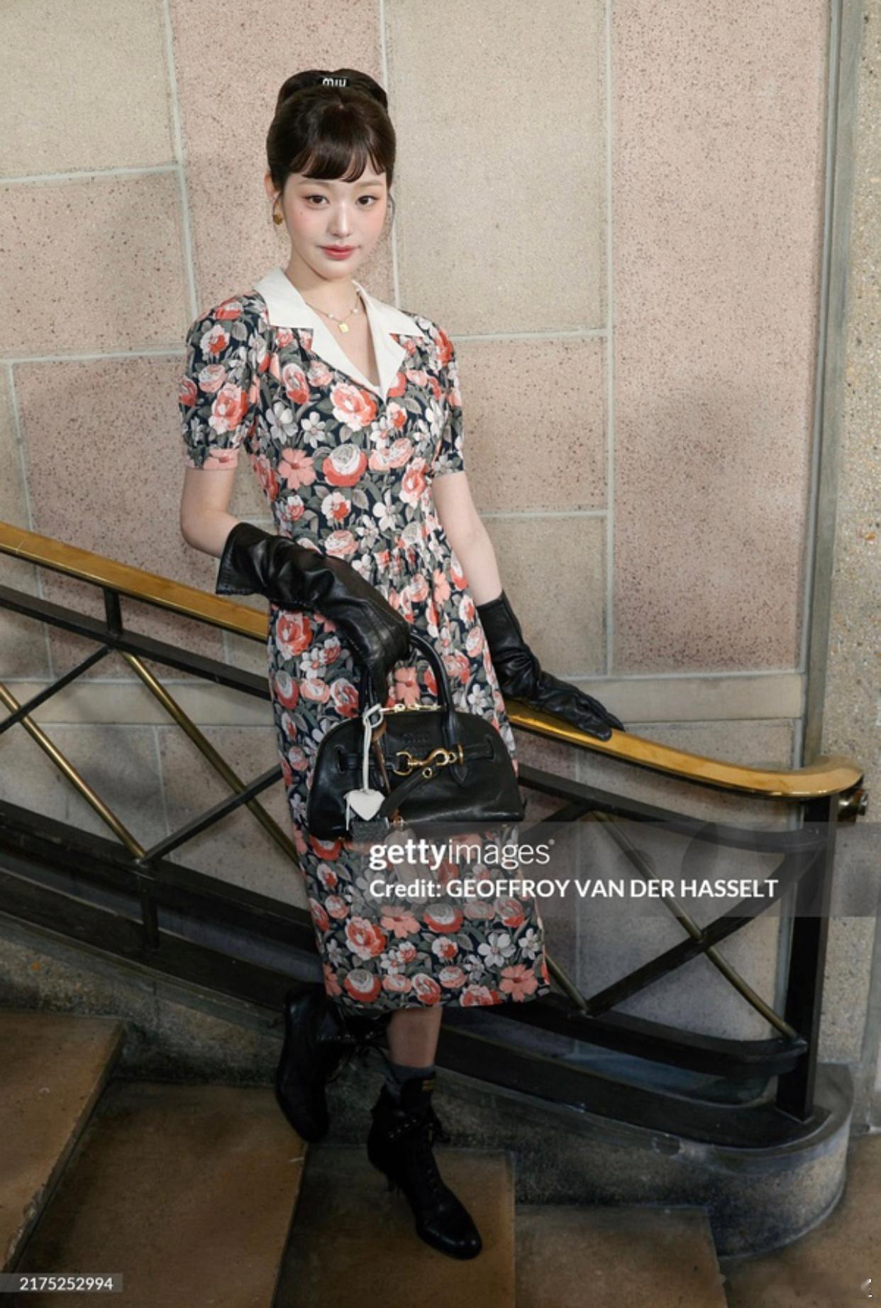 MIUMIU巴黎大秀，赵今麦 夹在张元英、刘浩存的中间......存子和张元英好