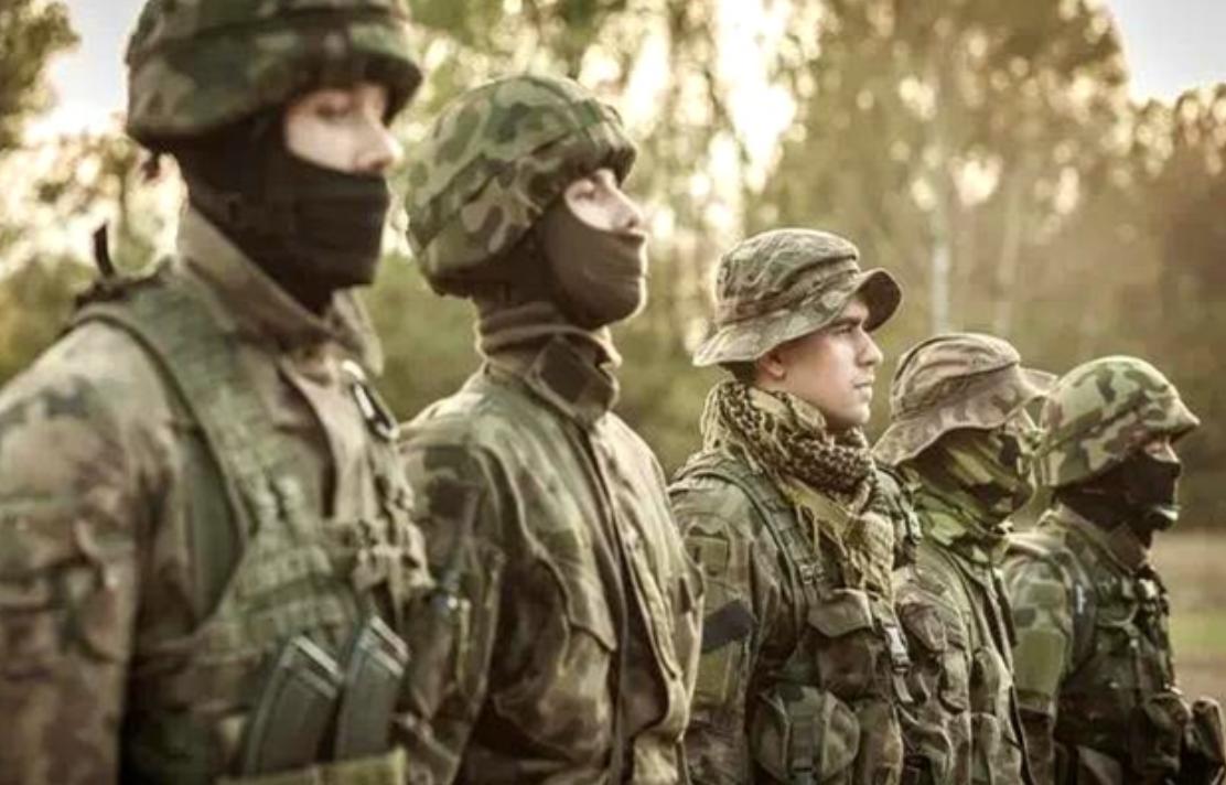 “纸老虎，真正的大国哪里需要打3年半！”

三年半的硝烟还没散尽，一句直戳要害的