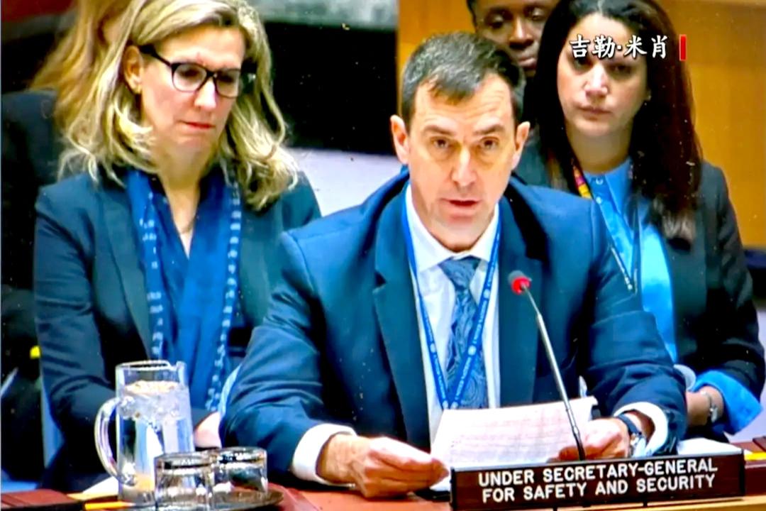 一下飞机就被盘问45分钟，联合国高官火了

消息是以色列那边传出来的。当地时间1