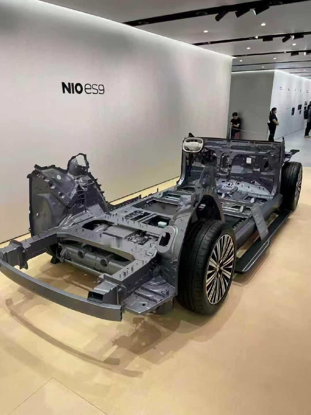 蔚来别再盲目追捧所谓“欧系高级感”，看似沉稳厚重，实则是调校保守的钝感冗余。蔚来