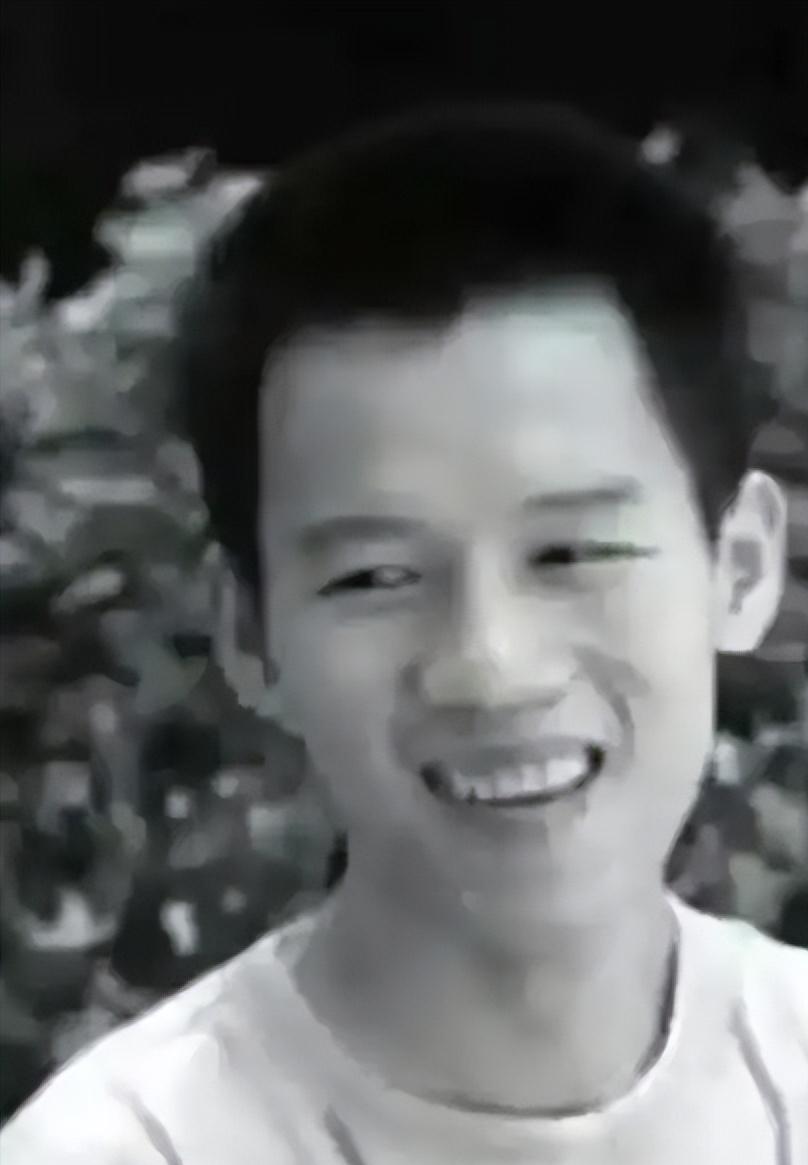 他从广西南宁瑞康医院19楼纵身跳下，结束了自己的生命。没人想到，这个在病痛和贫困