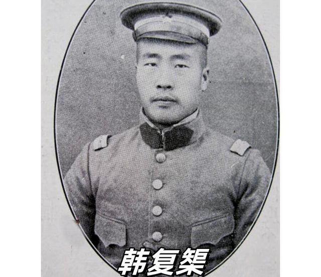 1938年1月24日，武昌，国民革命军二级上将、山东省主席韩复榘被军法处决。他是