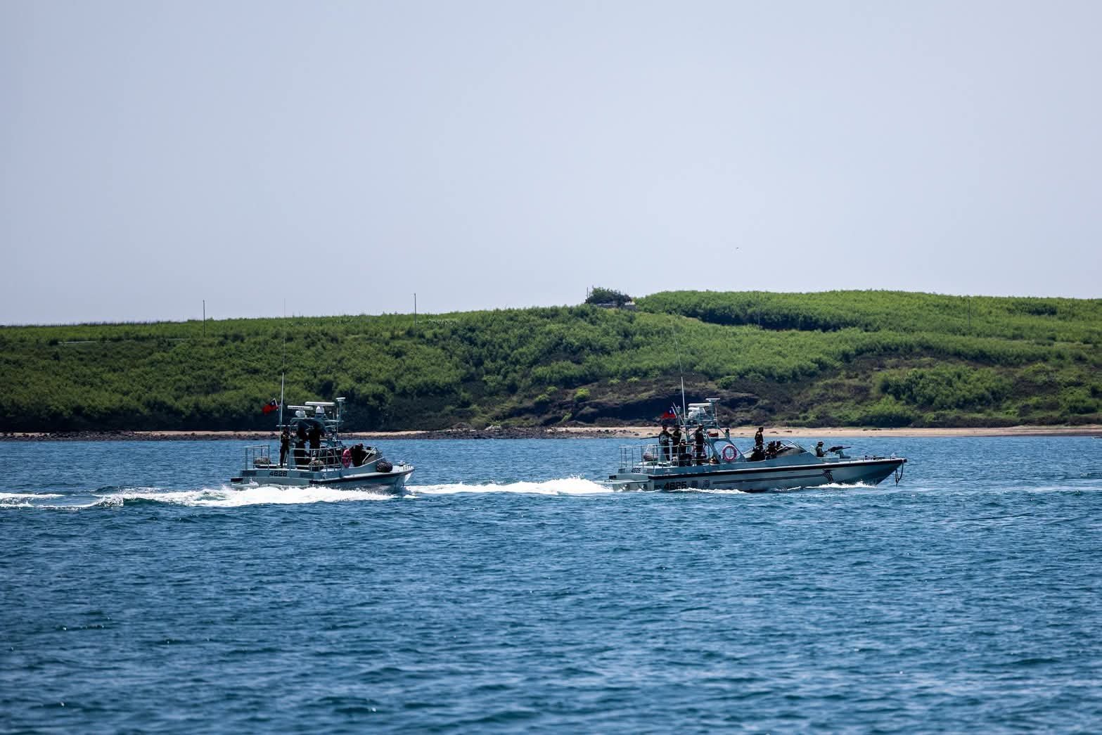 飞扬军事 台匪陸軍特指部兩棲偵察營於澎湖執行「跨區機動長航」任務，官兵操作「高性