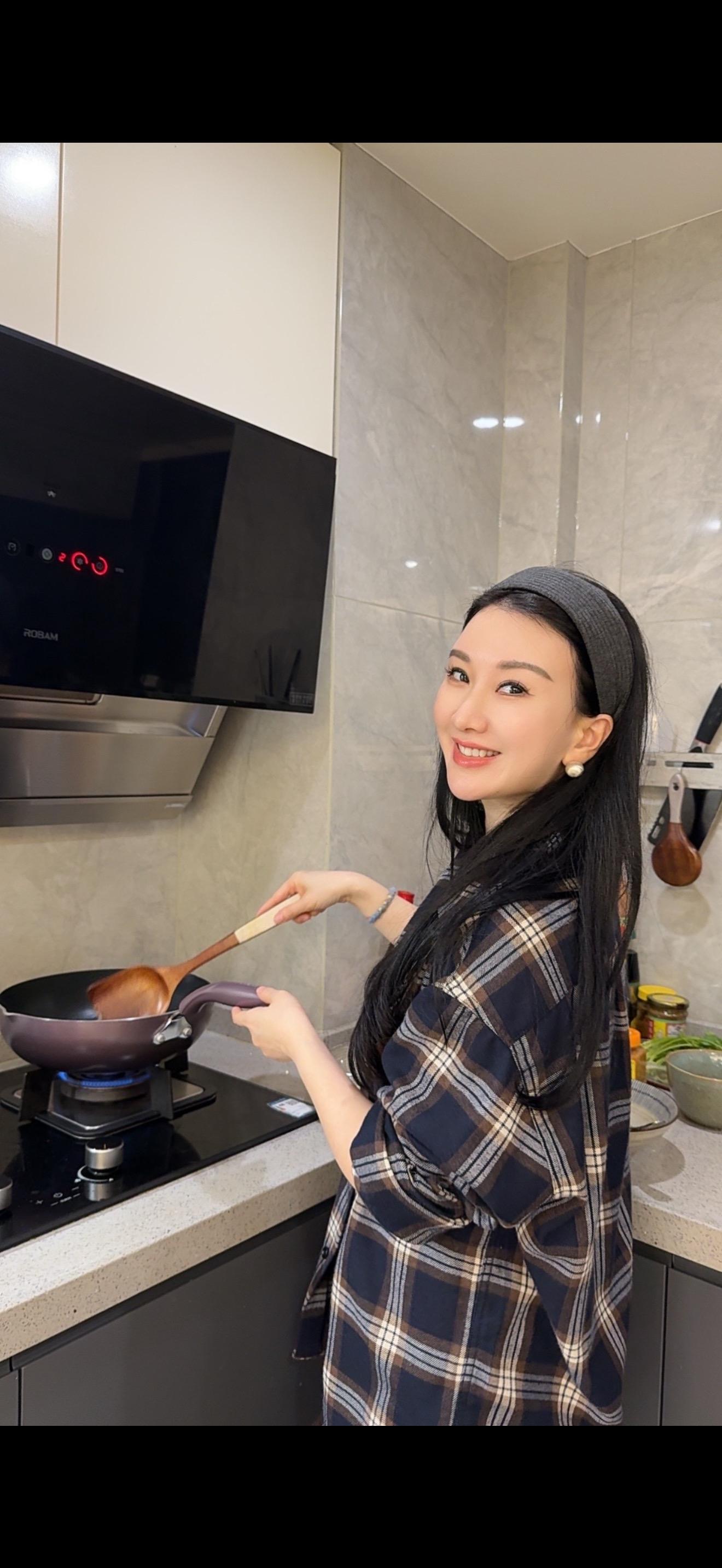 贤妻良母从来都不是我的风格， 因为我不是任何人的附属品， 但是我可以在...