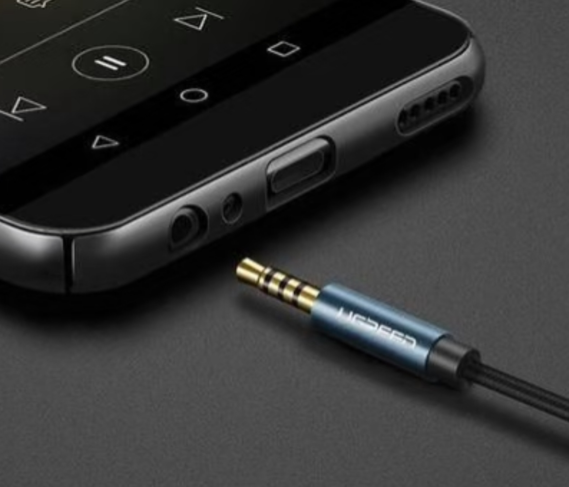 大众印象里第一个取消耳机孔的是iPhone7，实际上应该是16年4月发布的乐视2