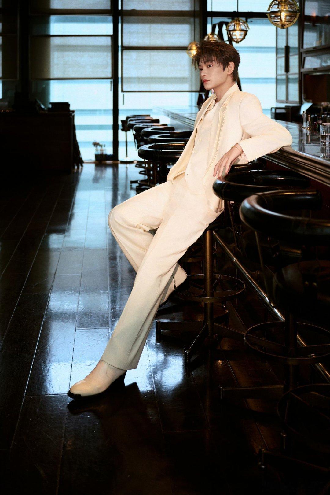 丁禹兮张海虾﻿ dyx丁禹兮南部档案 ✨“你是晚夏遗留在深海里的星星 想把我所有