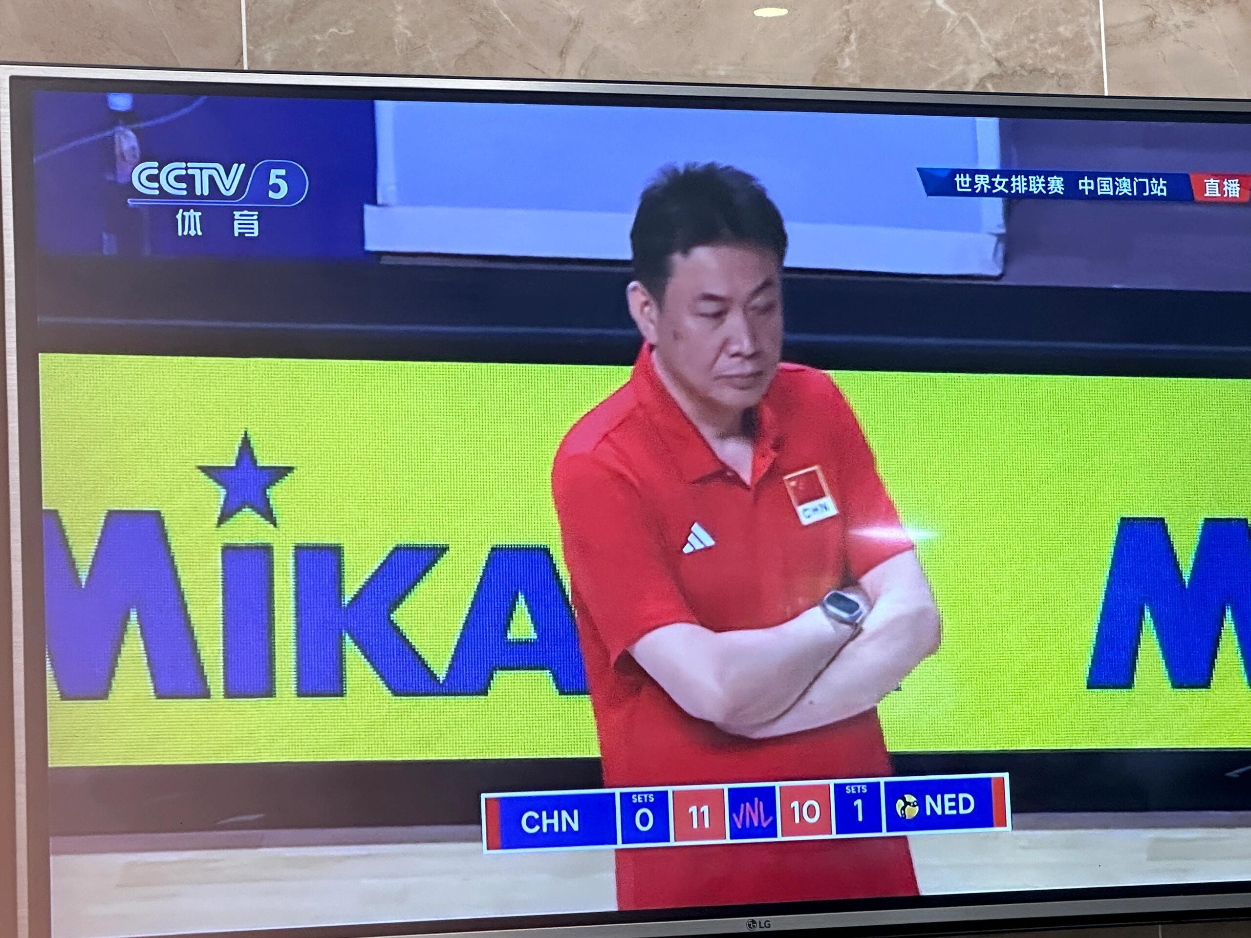 #中国女排vs荷兰女排# 什么时候换教练！！！|||从奥资赛开始，战术一成不变，