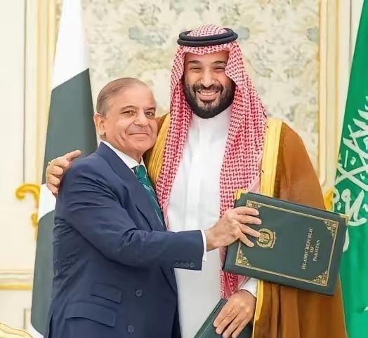 沙特阿拉伯根据联合防御协议，将阿卜杜勒-阿齐兹国王空军基地移交给巴基斯坦。这个决