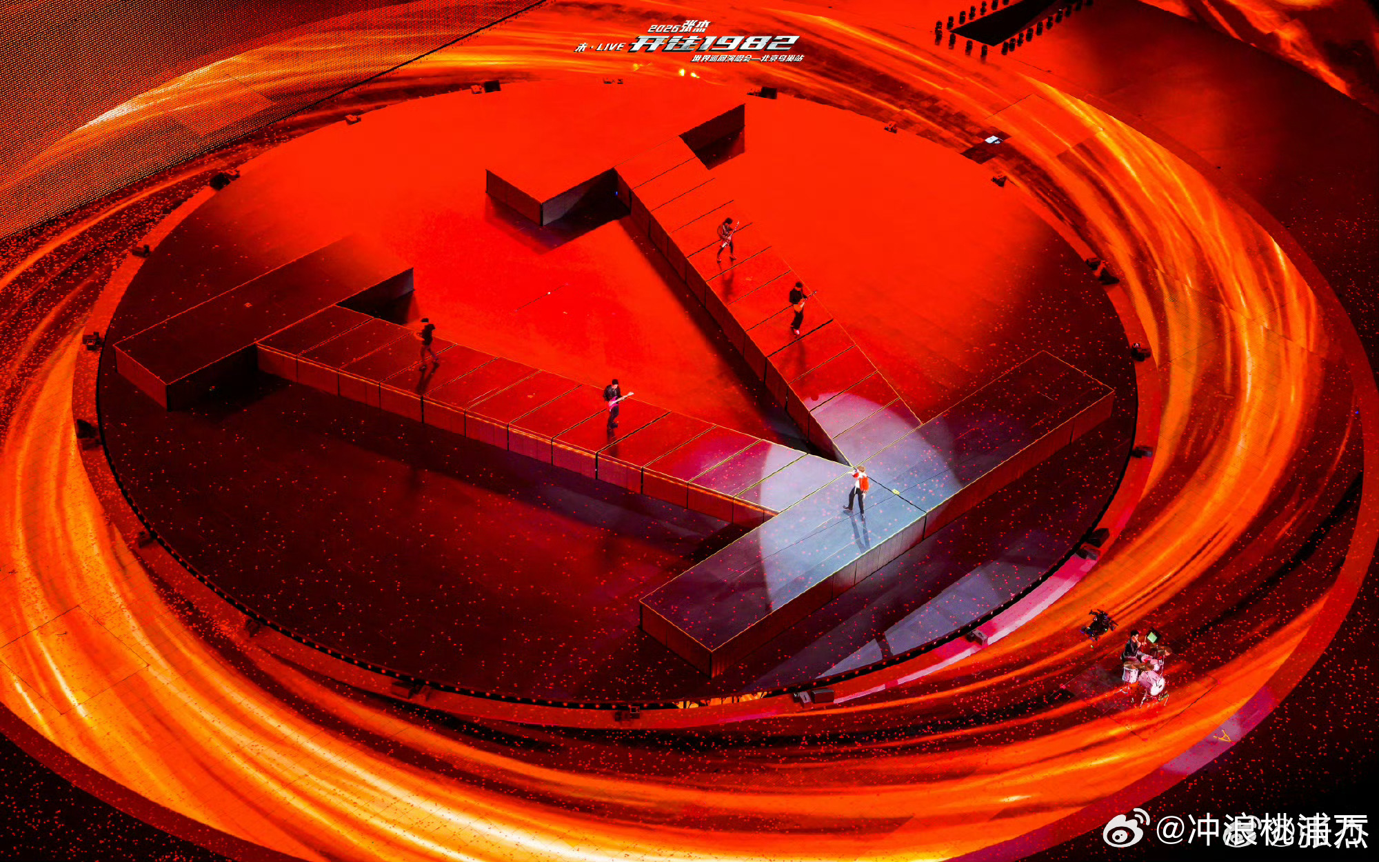 一个字概括张杰鸟巢演唱会如果用一个字来概括张杰鸟巢演唱会的话那就是“顶”！太顶了