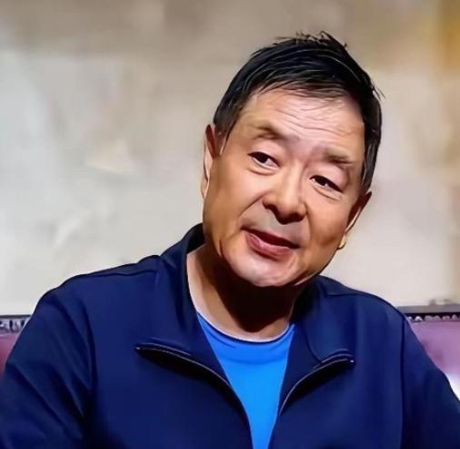 谁也没有想到，凌晨一点的北京，72 岁的濮存昕竟用一根布绳，将自己与 94 岁的