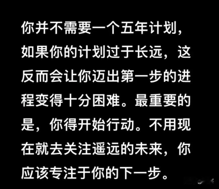 好好爱自己
你需要的不是被爱，
而是好好爱自己。
学会关心自己的情绪，
不带内疚