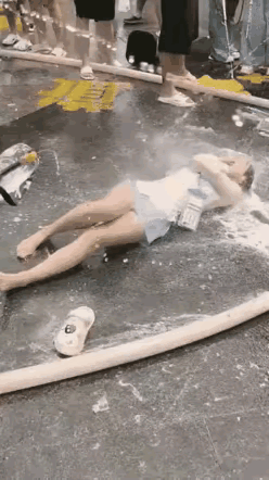 云南泼水节 真的玩得好开心。
可惜还没有去玩过，
有机会一定去玩玩……