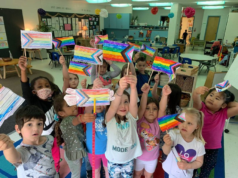 美国大搞LGBT，已经完全深入校园甚至深入幼儿园，真是应了列宁的那句：给我一代年