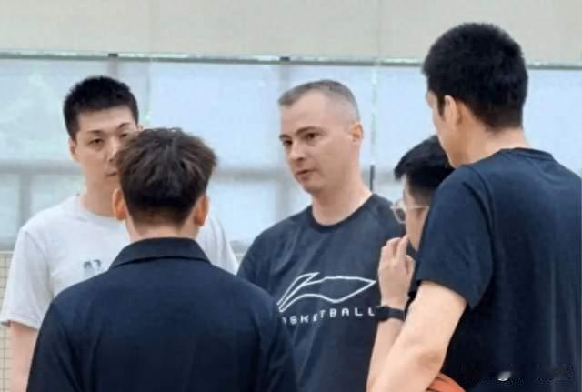 广东队好消息！杜锋爱将体测补测通过，广东男篮全员可出战新赛季