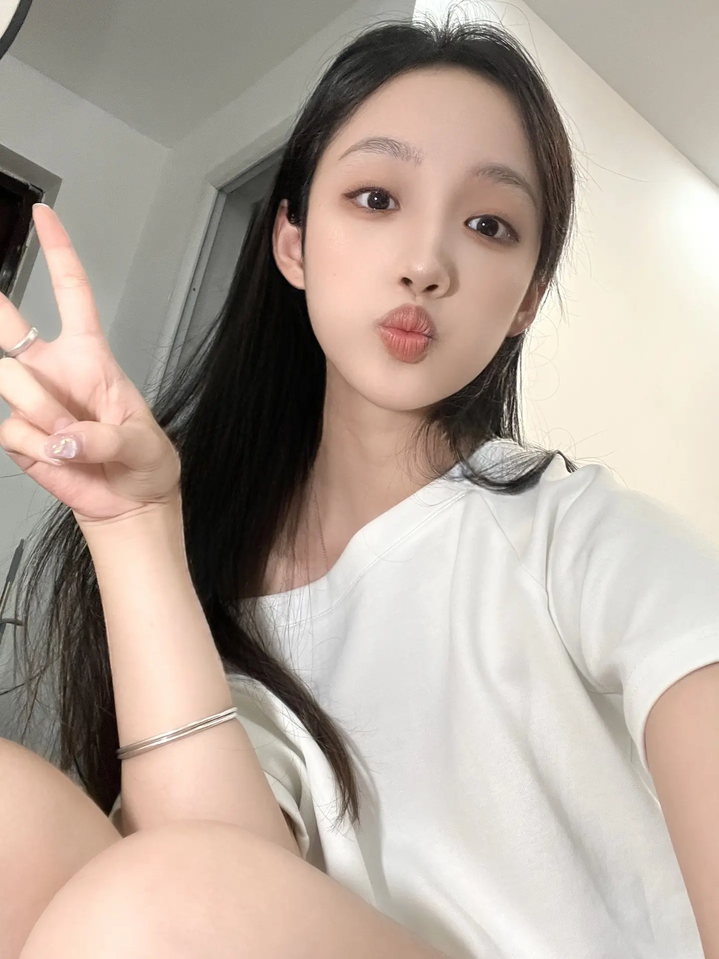 这个世上没有东西是永久的。拍照姿势