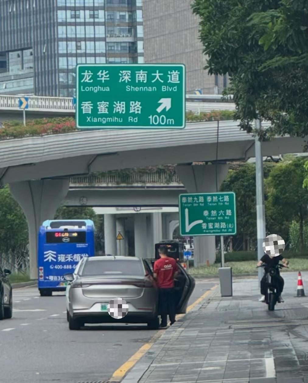 深圳建那么多公厕有什么用？到处乱放水🥲
经常看到在车门放水的司机，明明公厕就在