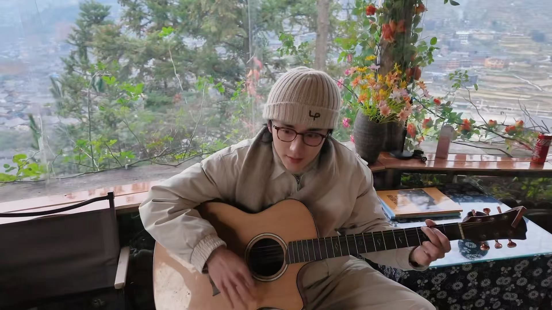 张新成我的互联网眼替被张新成的千户苗寨vlog狠狠安利了！男友视角的逛吃日常也太