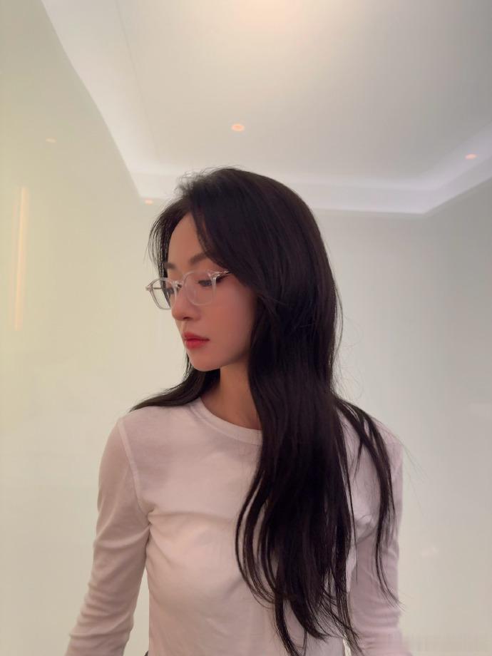 吴谨言智性恋天菜无法拒绝戴眼镜的吴谨言真的无法拒绝戴眼镜的吴谨言，简直就是智性恋