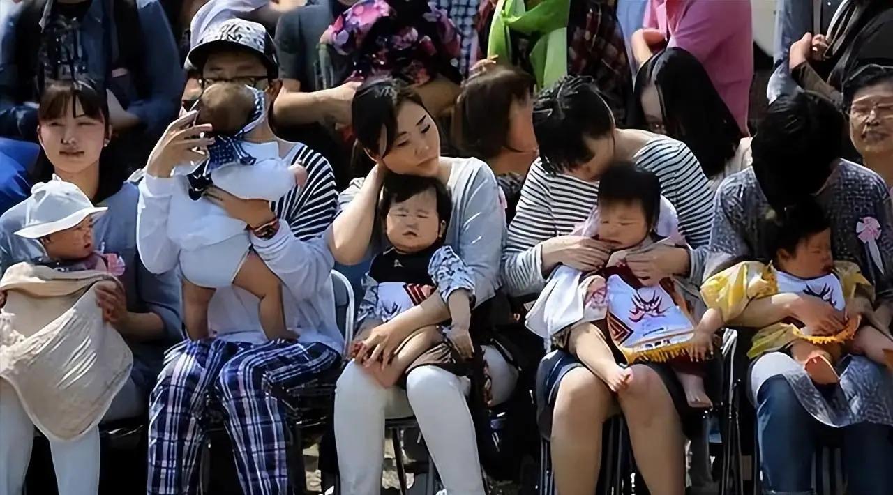 2026年1月19日，国家统计局公布：2025年全年出生人口792万。2016年