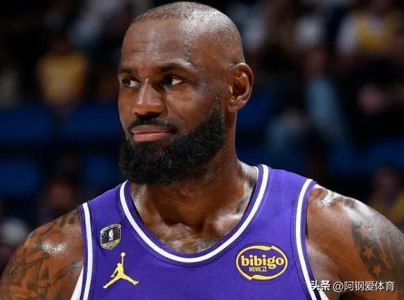 转型成功！詹姆斯近12场比赛数据：

——场均19.3分6.8板6.8助1.4断