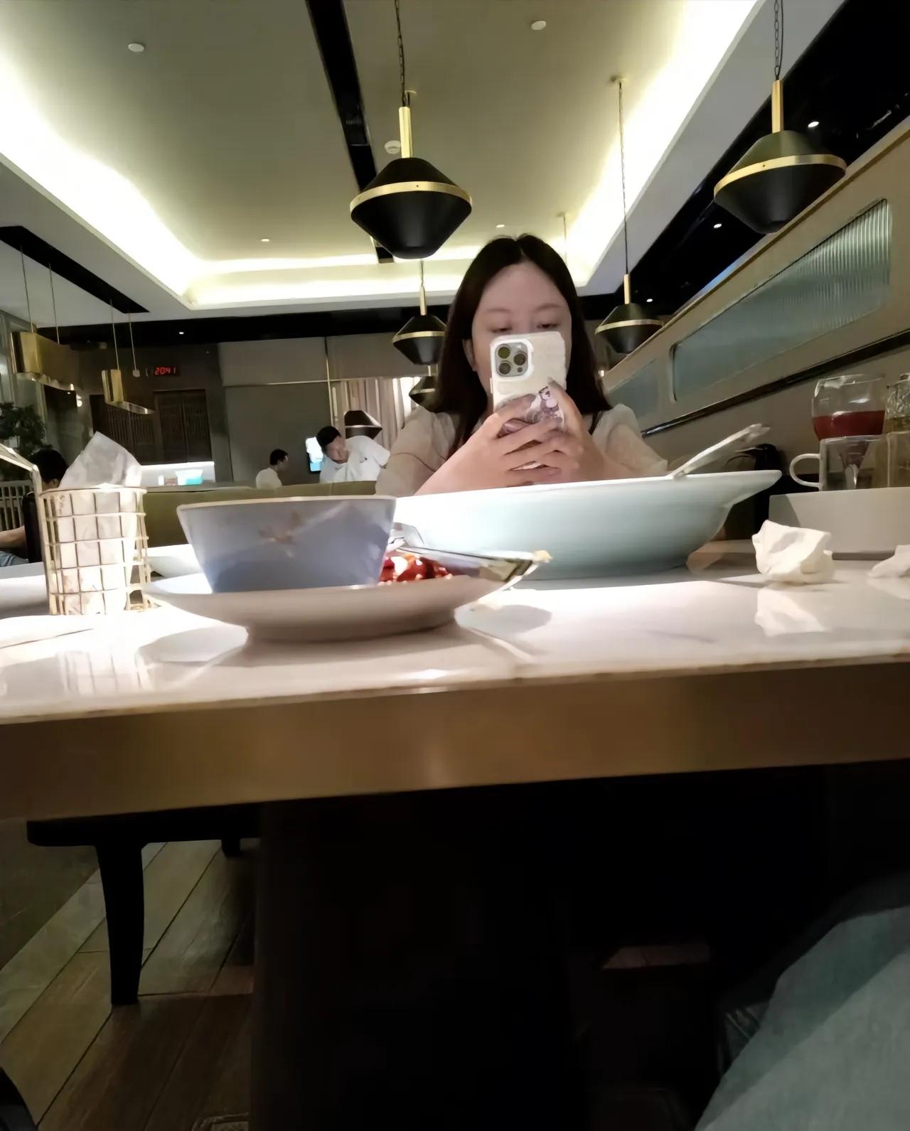 我发现，现在相个亲可真不容易。

儿子27岁，这两年见的姑娘少说也有一打了。每次