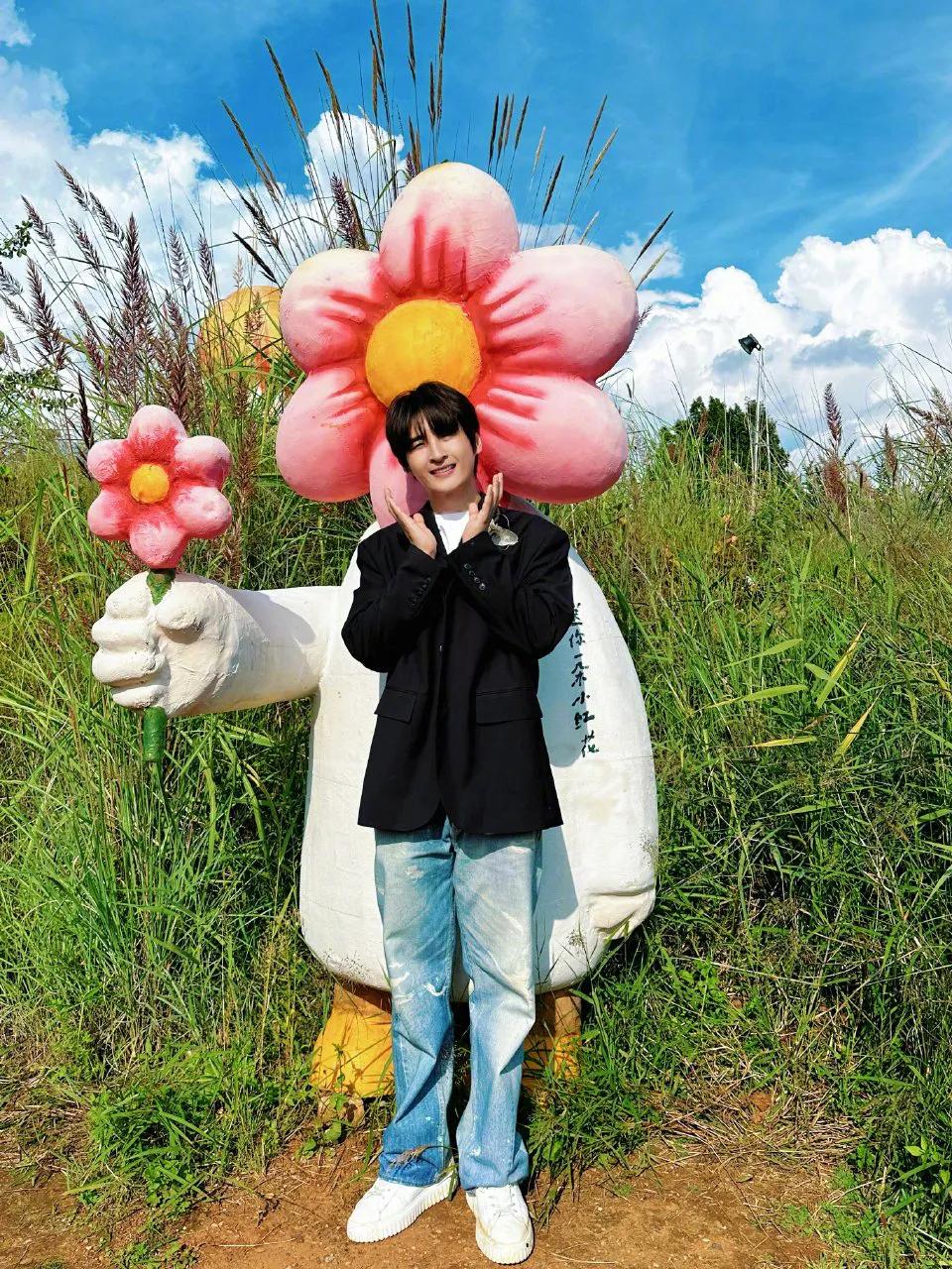 张远高调发文！
9月13日，张远突然引发了热议，起因是他在社交平台高调发文并晒出