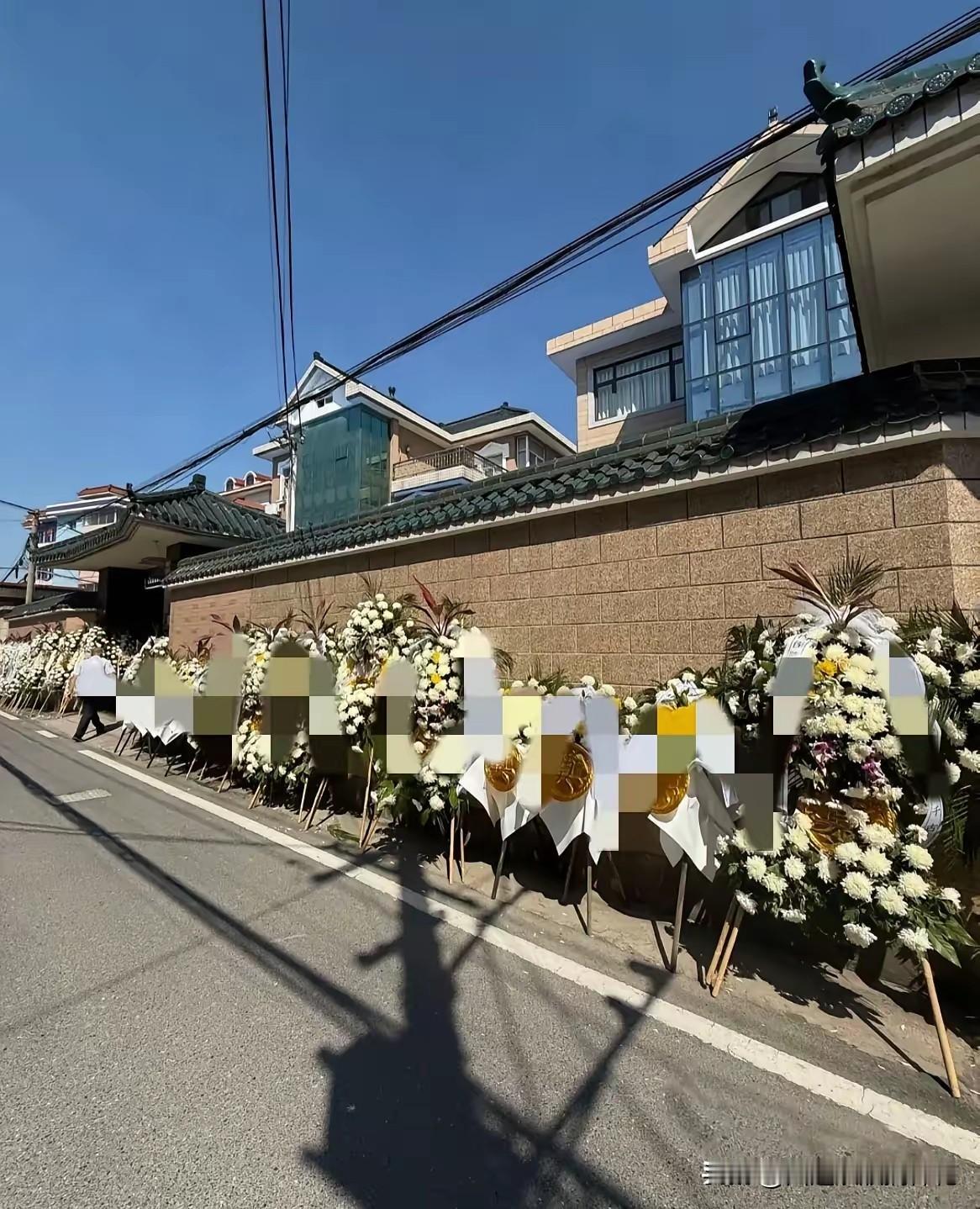 现在好了，拉遗体、火化、存放骨灰这些基础活儿，全都归公家管，还是公益性质，基本不