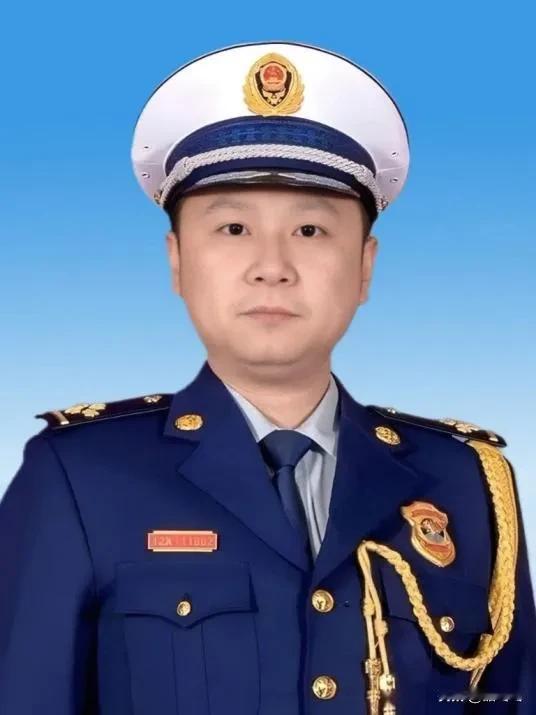请不要忘记他！
中国消防忠诚卫士——陈陆
2020年7月22日在抗洪救援任务中牺