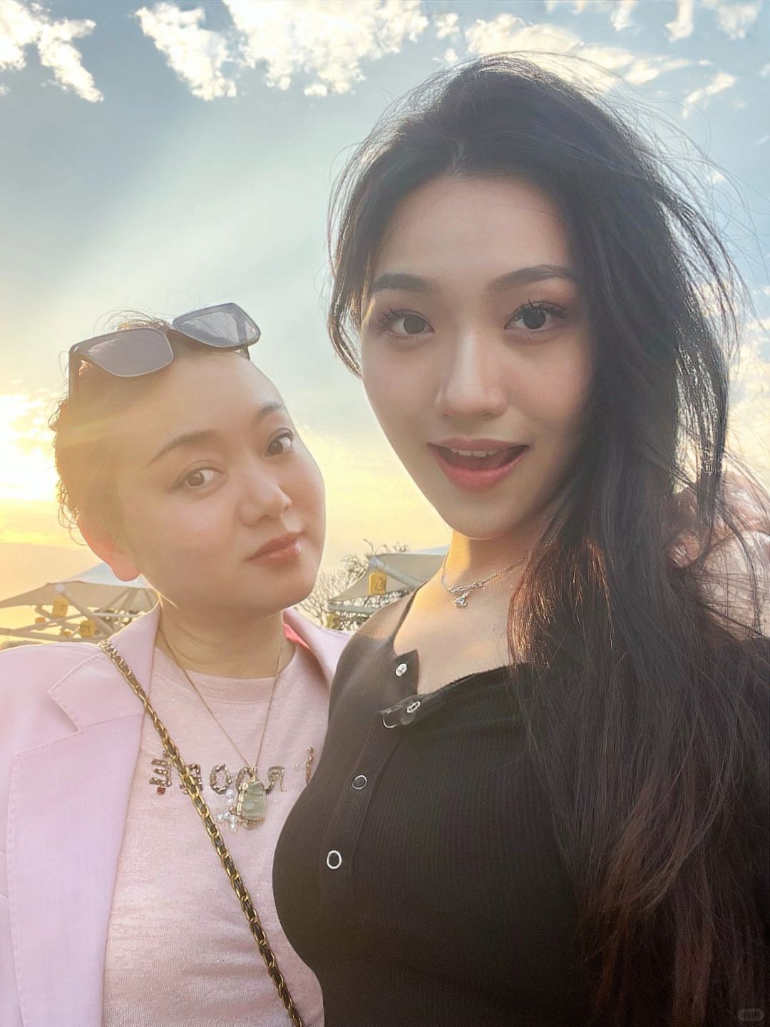 跟妈妈在一起既可以当姐妹又可以当乖宝