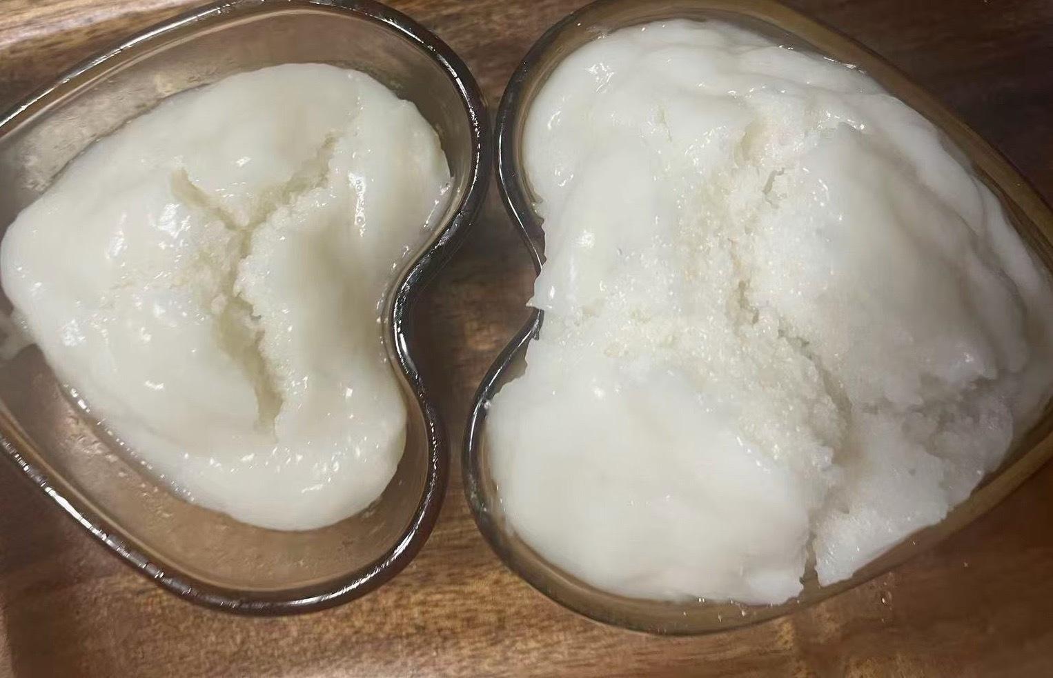 离不开俩老太太了，她们回了我就能吃现成的了，一大早做的酒酿粑粑，香甜软糯，也不用