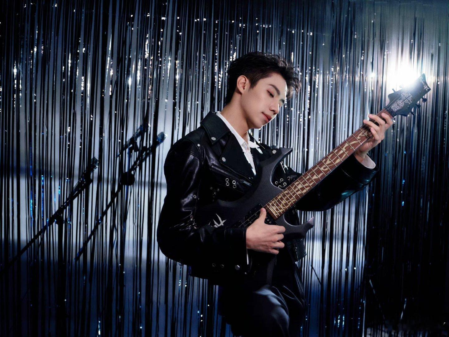 罗一舟coach腕表品牌挚友 🚢罗一舟霍旭 罗一舟，你是初遇时的悸动，也是一次