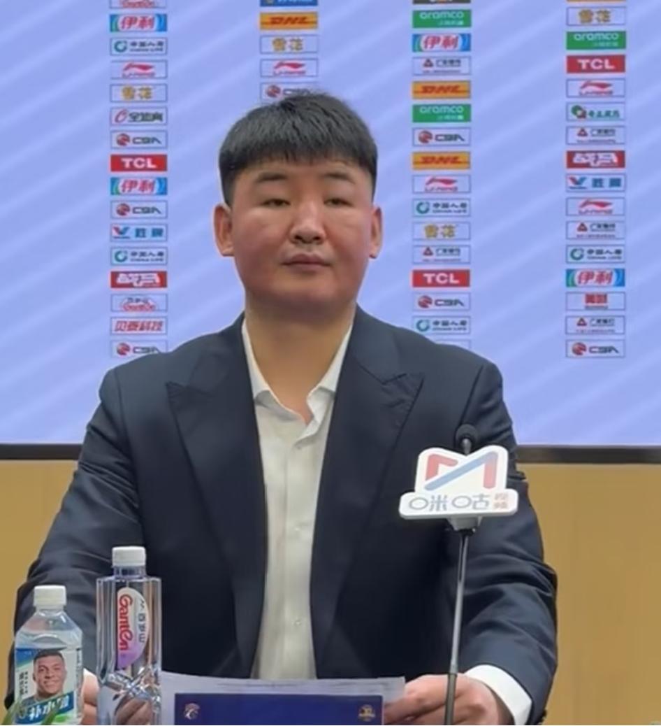 首轮打完，帅位警报拉响！目前压力最大的几位主教练

    CBA新赛季首轮打完