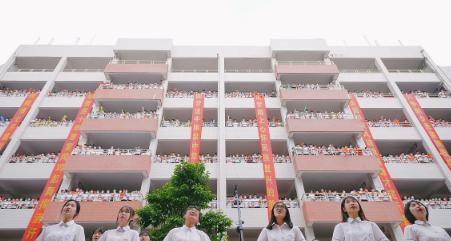 今天我要讲的这所学校，叫娄底幼儿师范高等专科学校。
名字听着可能有点陌生，但这所