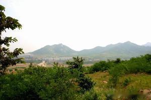 家住青岛城阳附近，经常前去闲逛的铁骑山，古时候名为不其山，是一座底蕴厚重的红色名