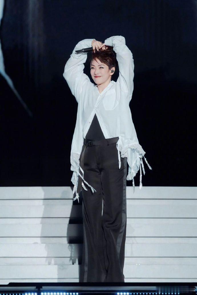 林忆莲有求必应 林忆莲这宠粉实力简直拉满！对外她是那个有着坚定音乐理念和主见的乐