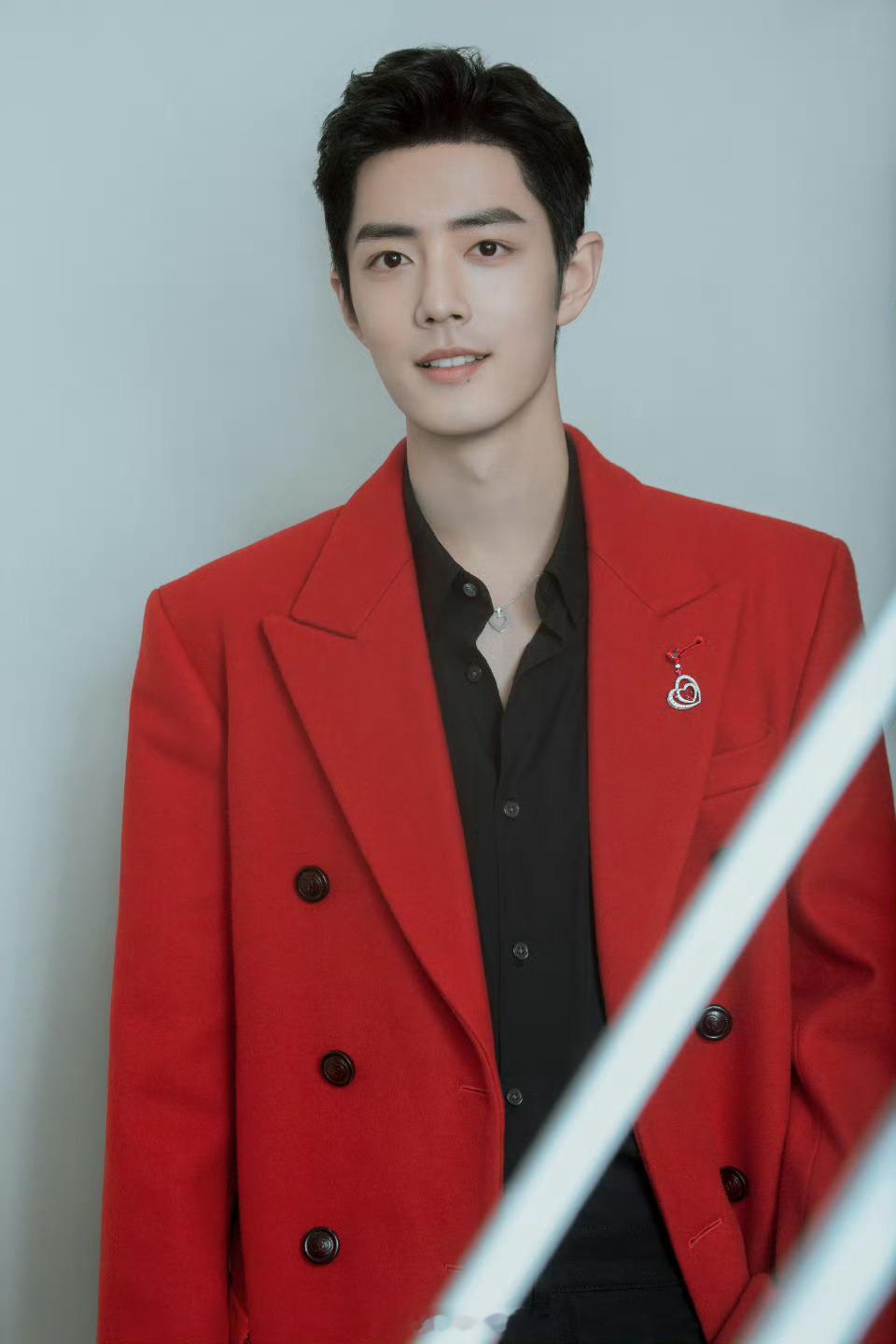 肖战东方卫视跨年 时隔几年又请到帅哥咯 