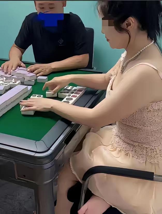 惠水那名女子现在估计越想越憋屈。

她怎么也不会想到，

10月1日在濛江街道麻