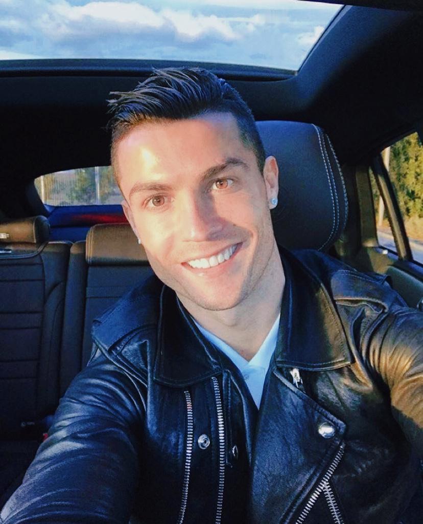 现在都没这种车内帅气自拍看了[卡皮巴拉] ​​​