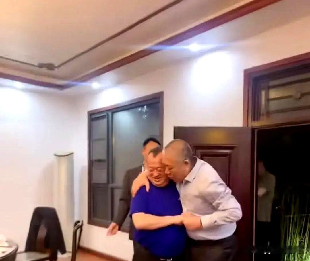 深夜，身家百亿的李兴华刚落地大同，拖着一身疲惫取完行李，还没等助理把酒店入住信息