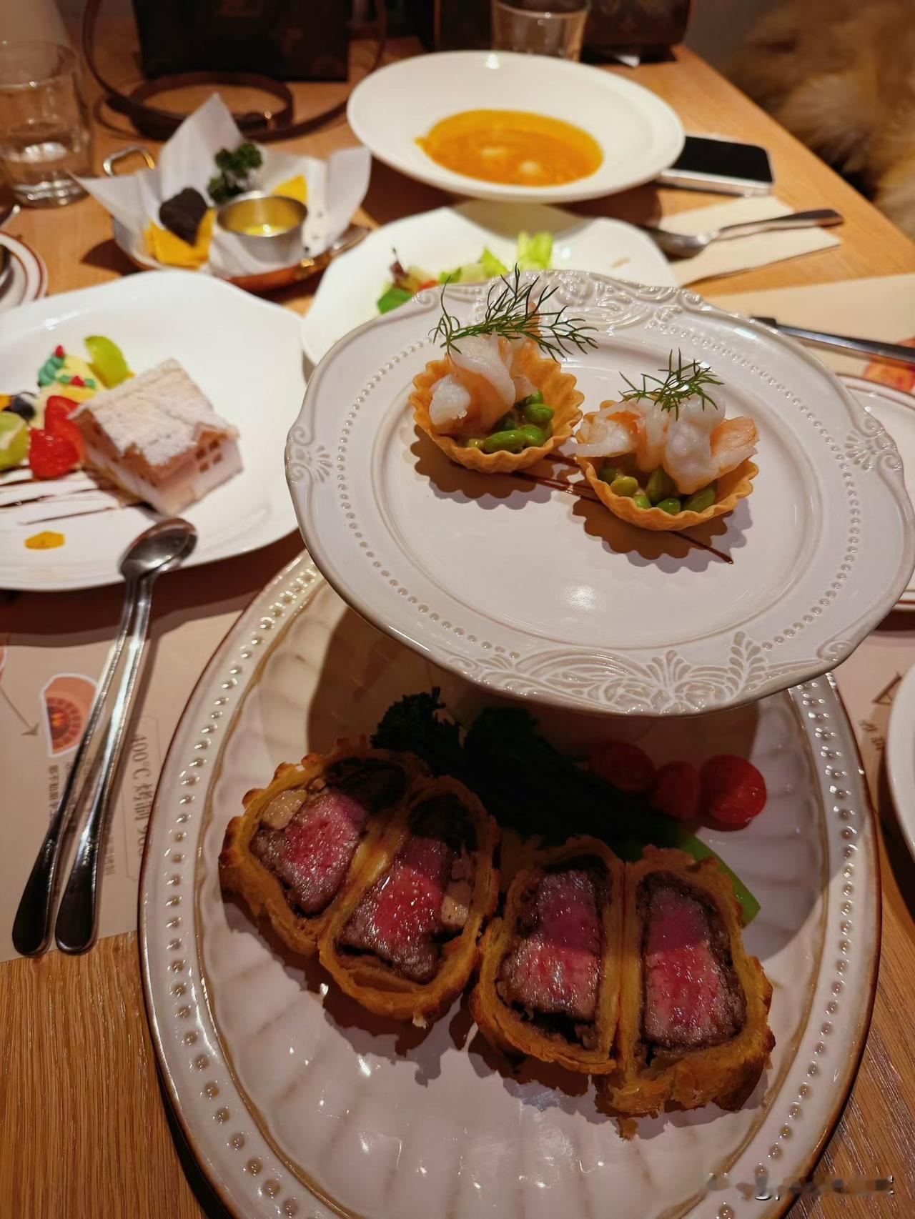 年轻时会，那时即没社保也没医保，想起老了不知道会怎么样，焦虑。
现在医保社保都有