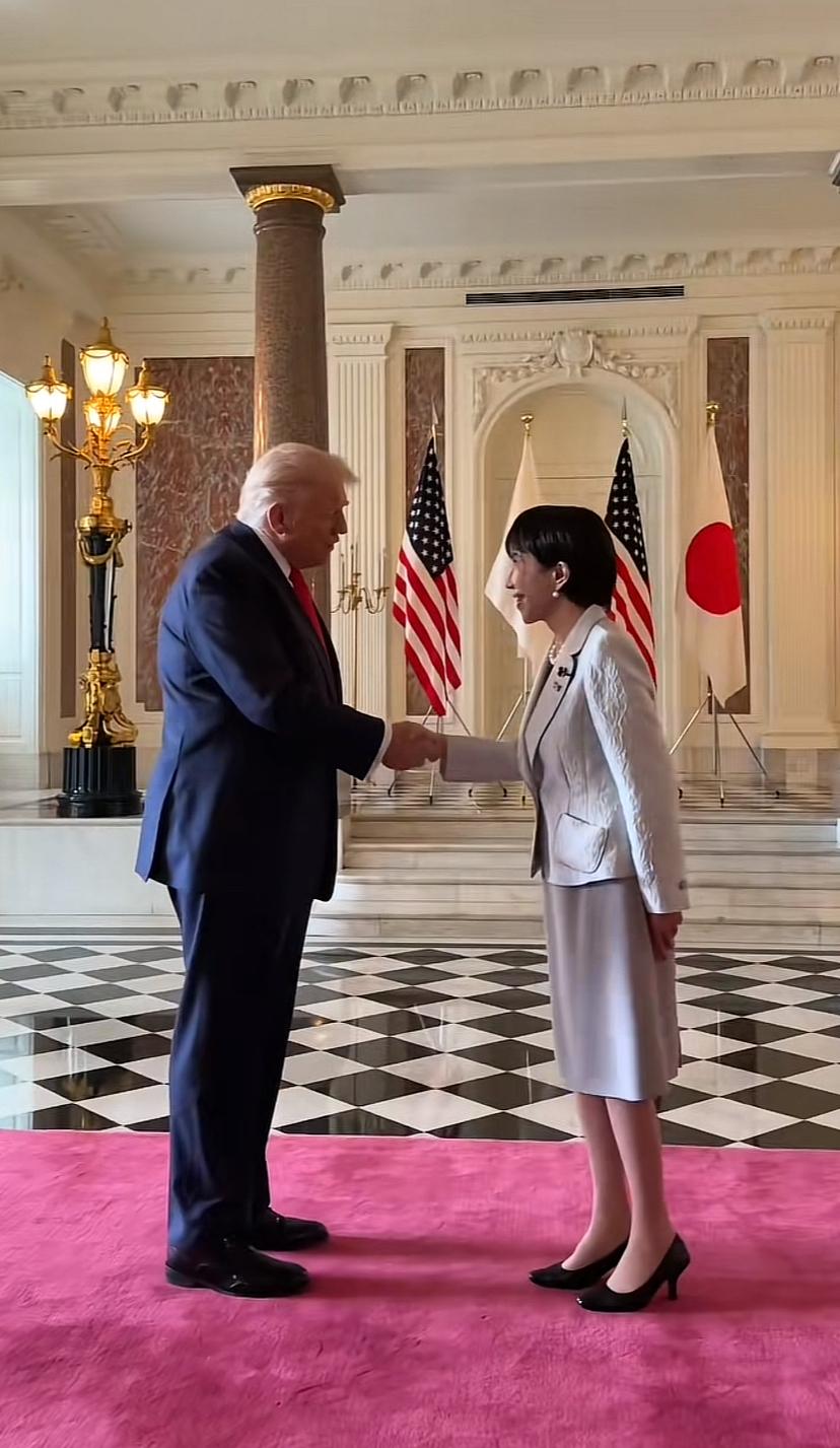 日本人做事太不可思议，把安倍用过的球杆赠川普，想干什么！让他在意念里与前人打球吗