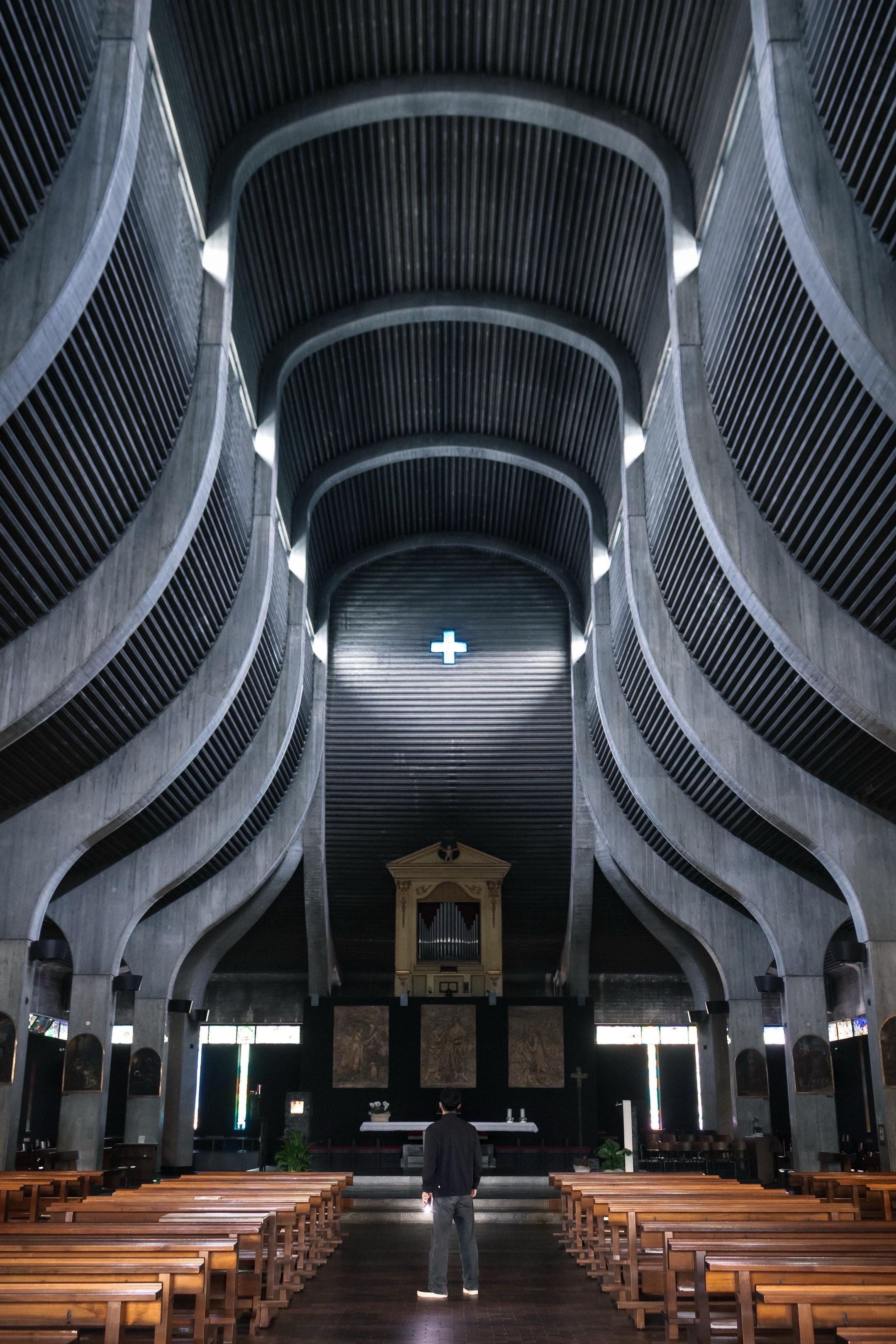 在米兰 于穹顶下仰望 于光影间穿梭⛪️。不得不说！米兰比我想象中更美！