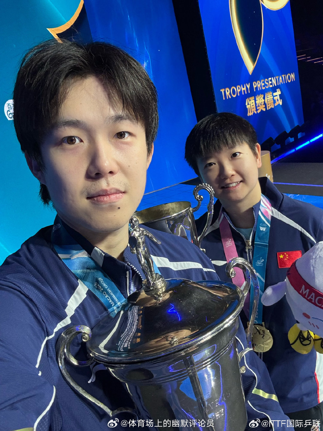 澳门世界杯2026 男女单冠军自拍🤳 （