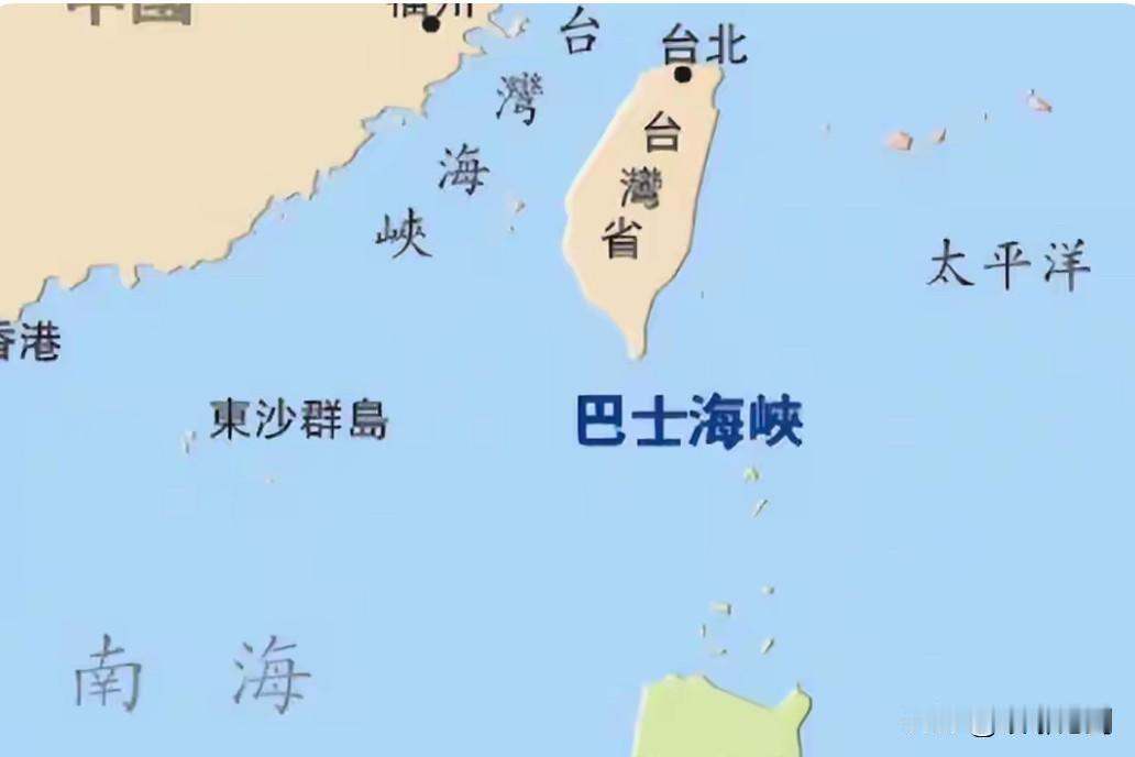 “战时根本过不了巴士海峡”！
最近这说法在网上传得挺火，不少人盯着美菲往海峡口堆