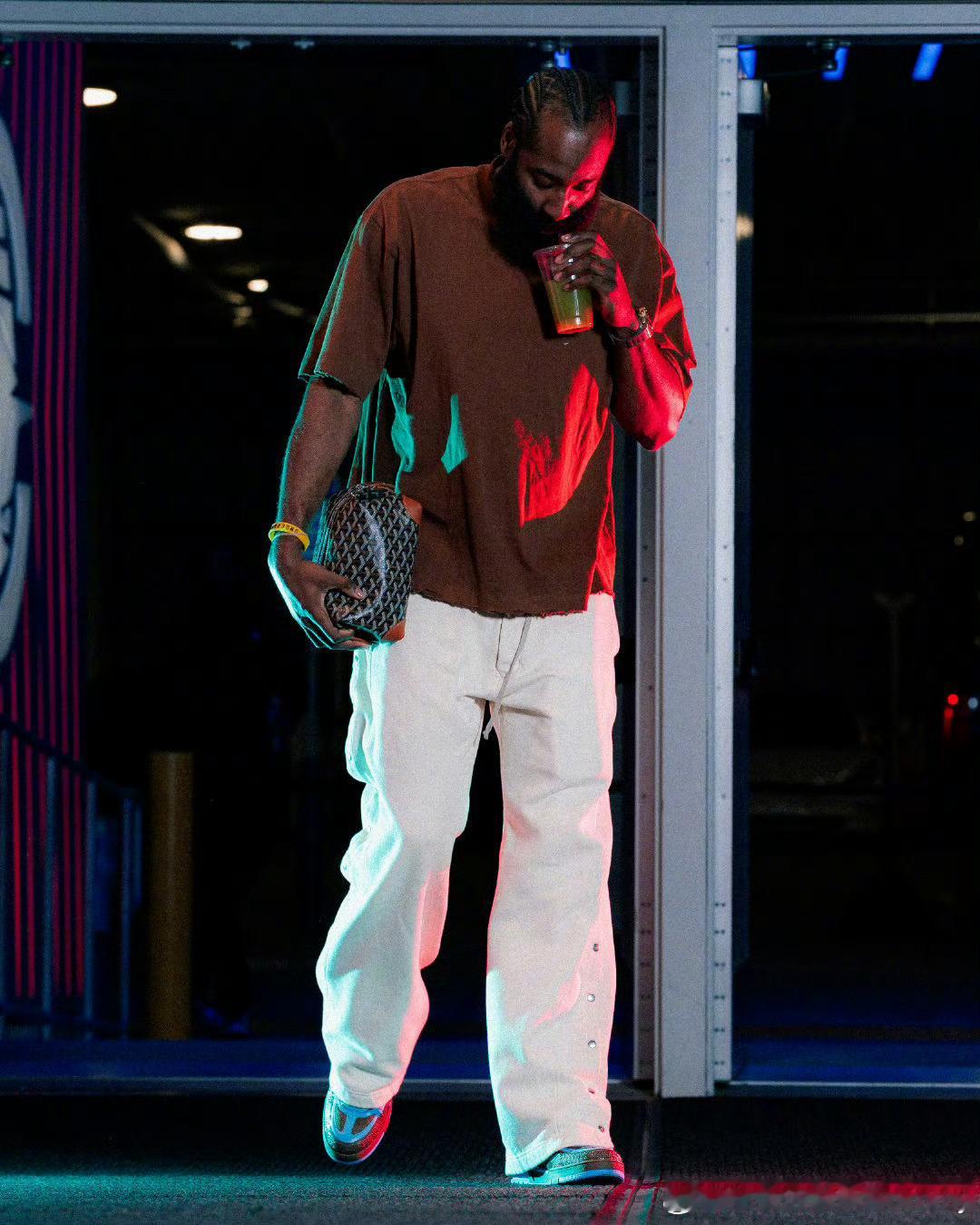 触底了会反弹，生活也不会一直糟。晚安登蜜