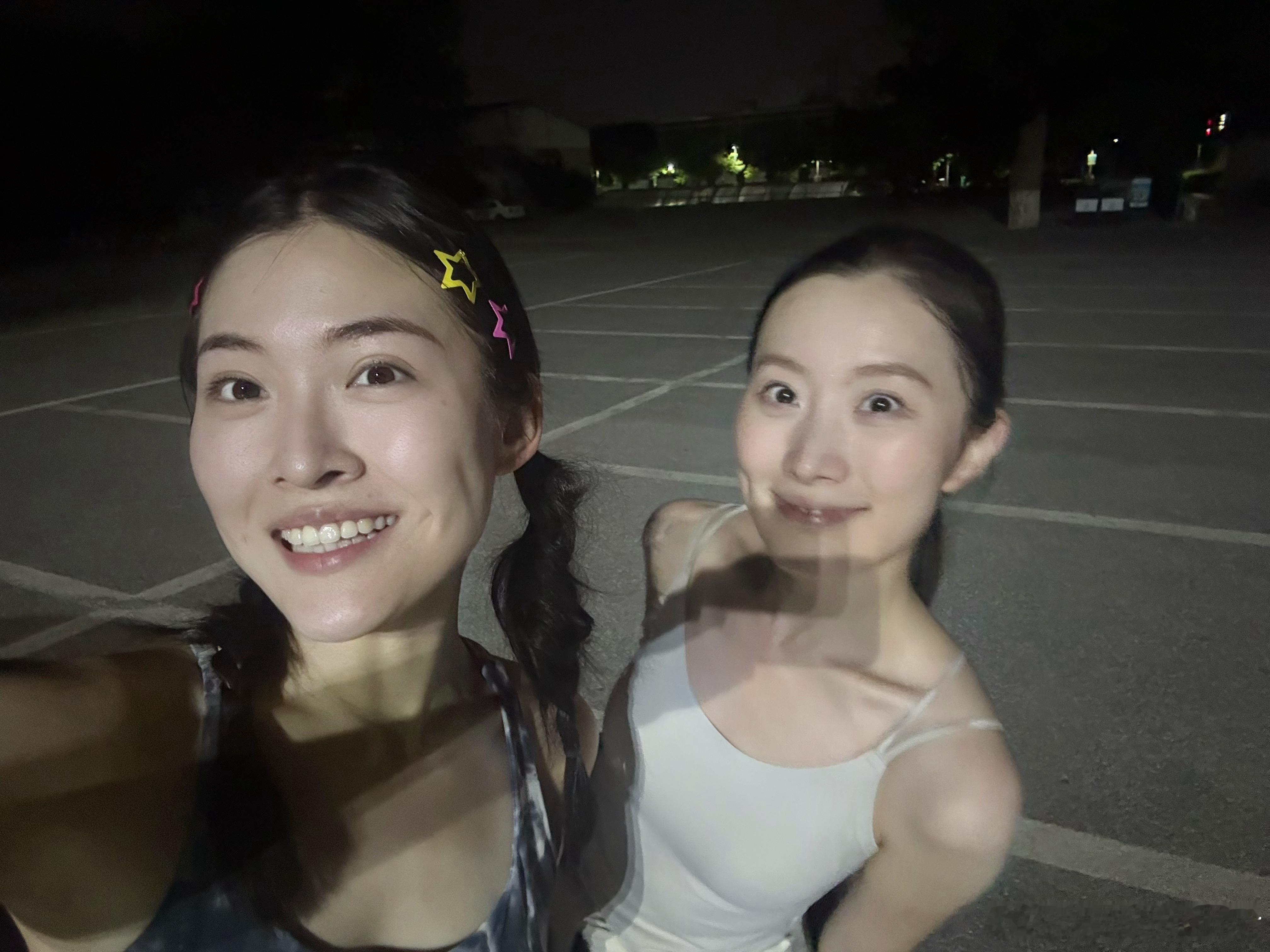 又来奥森“纯K”一下今天第一次戴手表测心率边跑边聊正说的美着呢低头一看心率160