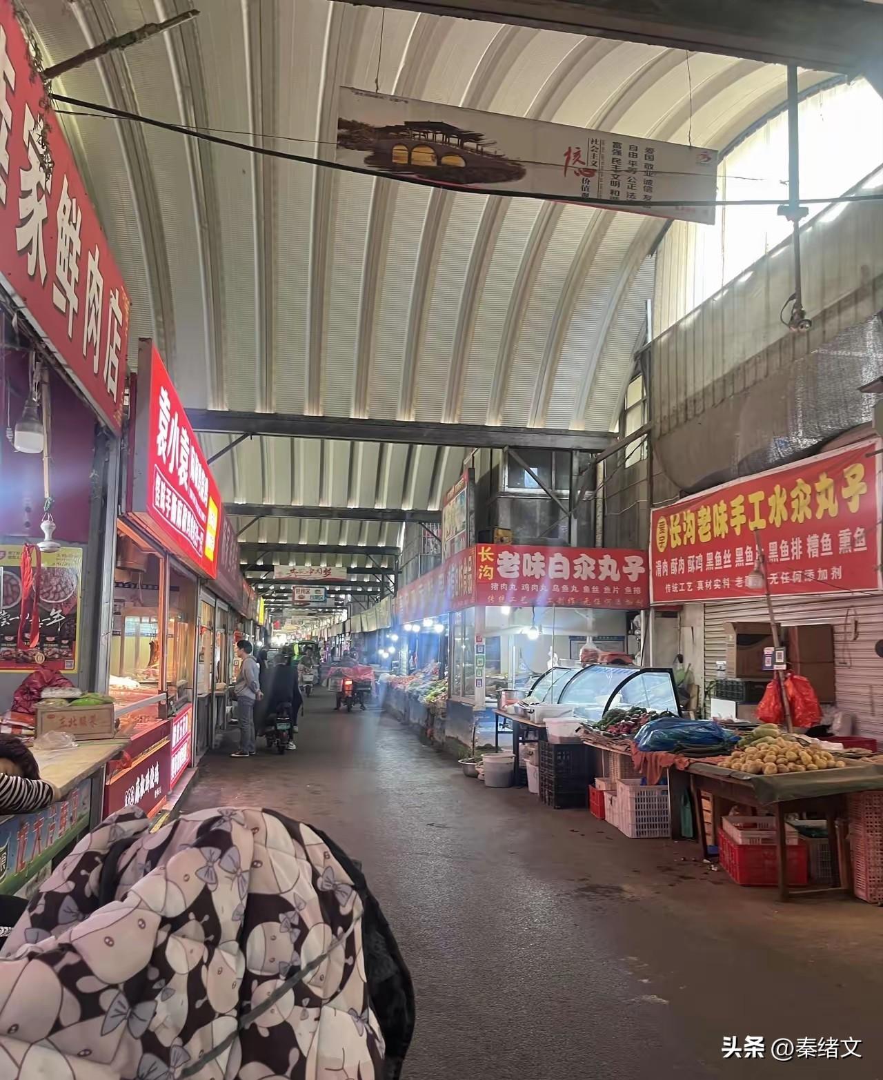 荆州十大特色农贸市场盘点：烟火气十足，一站式买齐新鲜食材
 
想逛地道菜市场却找