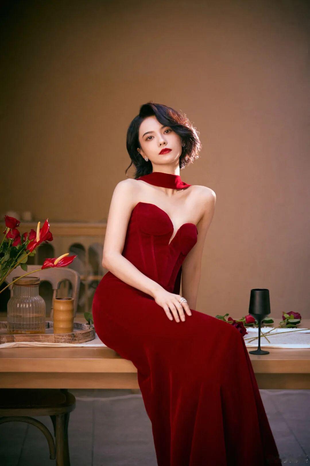 热播剧《重器》女主角姜佩瑶惊艳组照
